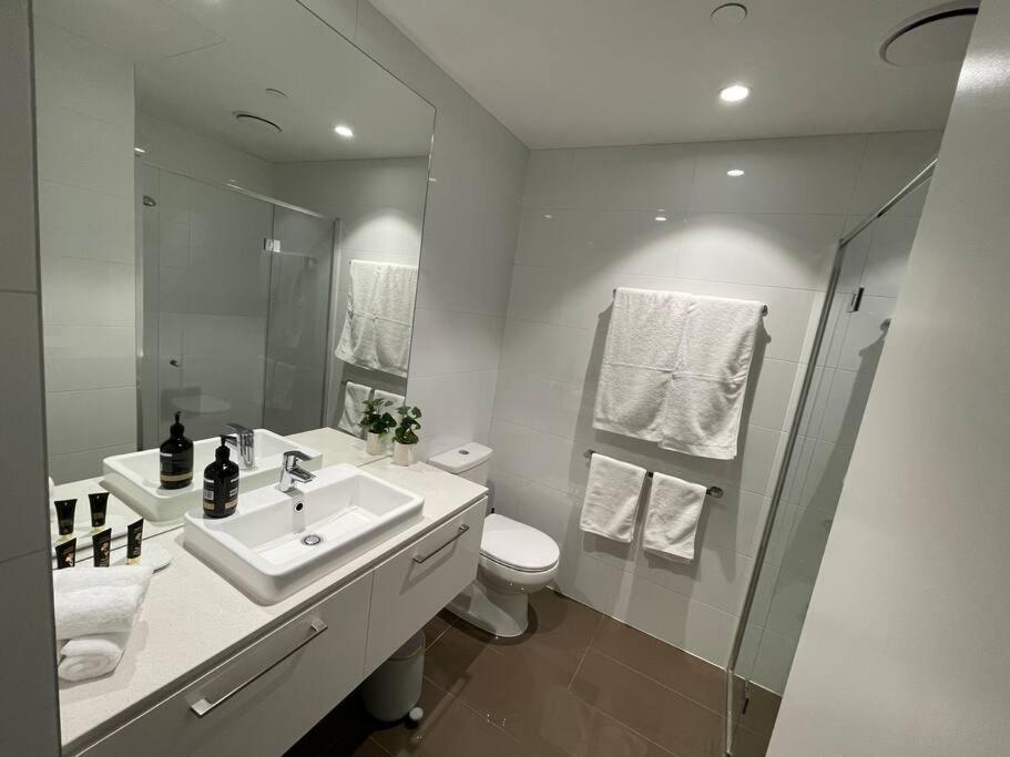 Modern 3 Bedroom 2 Bathroom Apt Southbank Melbourne Exterior photo